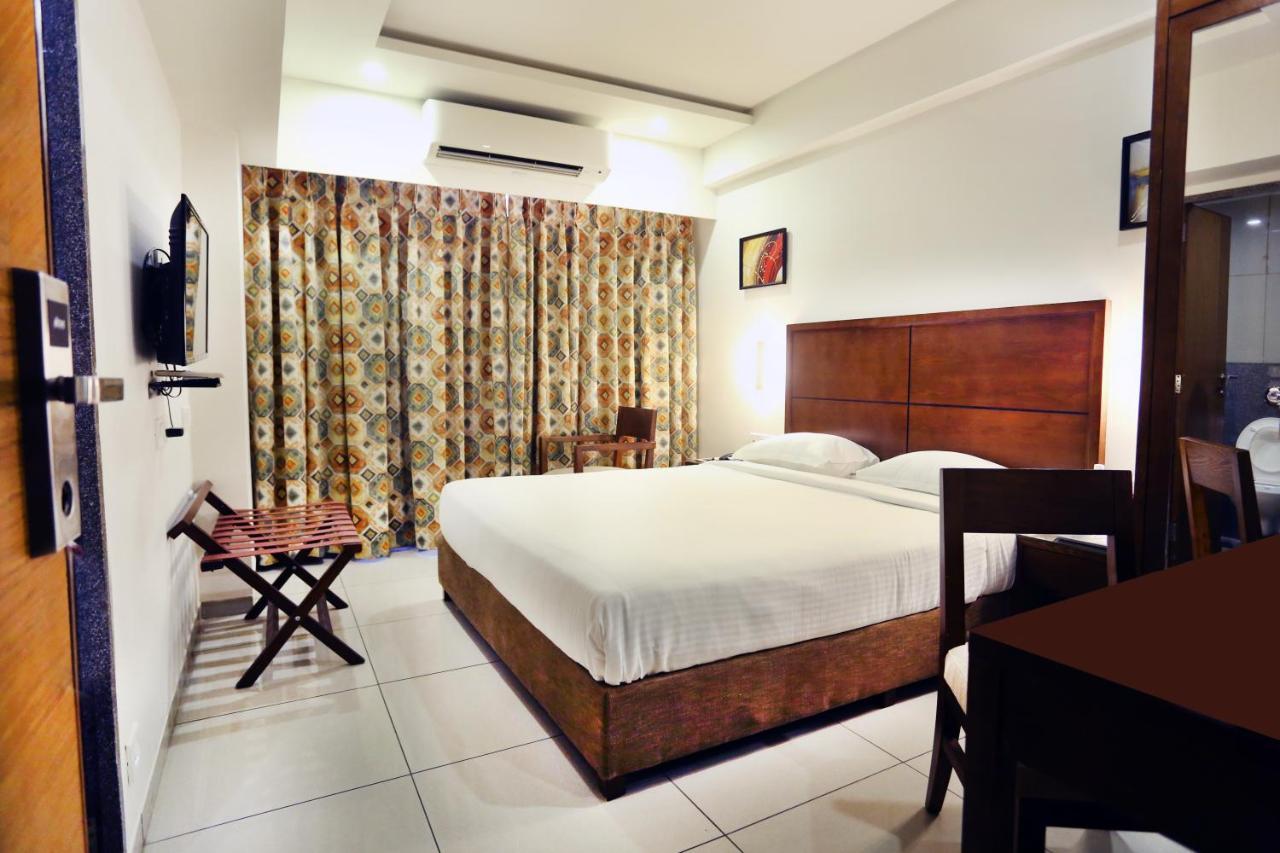 The Park Residency Hotel Ahmedabad Exterior photo